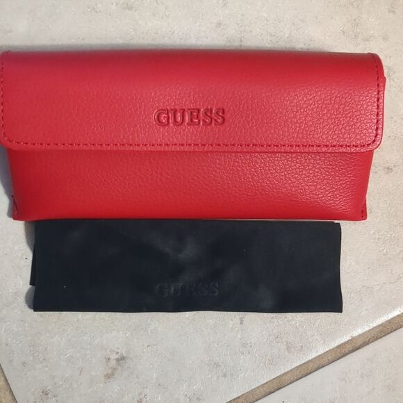 Guess Red Glasses  Magnetic Snap Close and cleaner cloth - Picture 1 of 5
